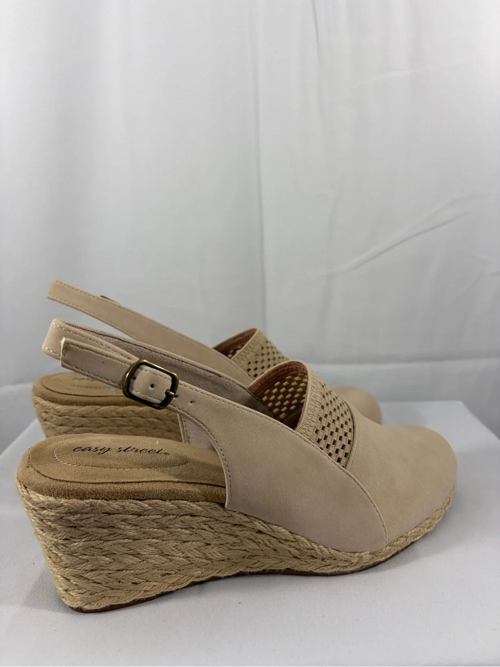 NWT Easy Street Women's Size 9.5 Beige Slingback Espadrille Wedges